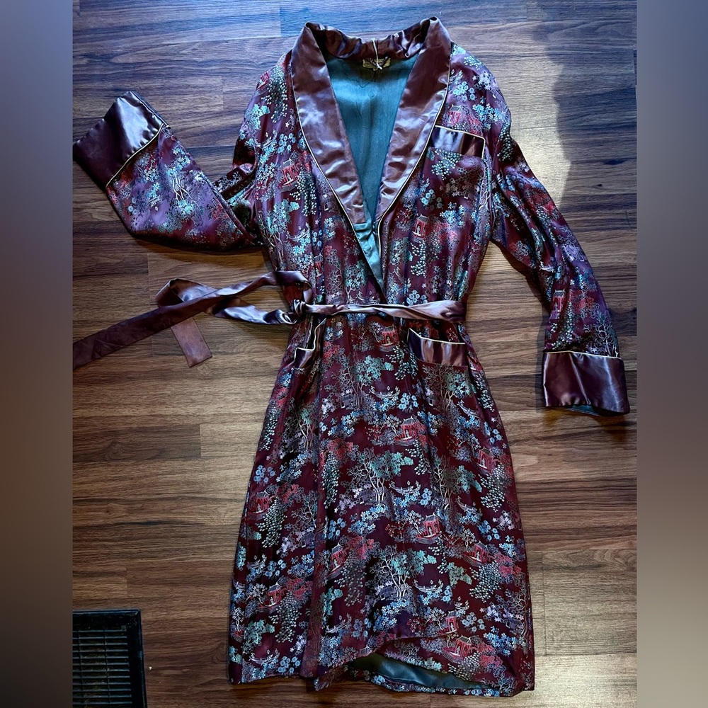1940’s Men’s Oriental Print Silk Satin Robe